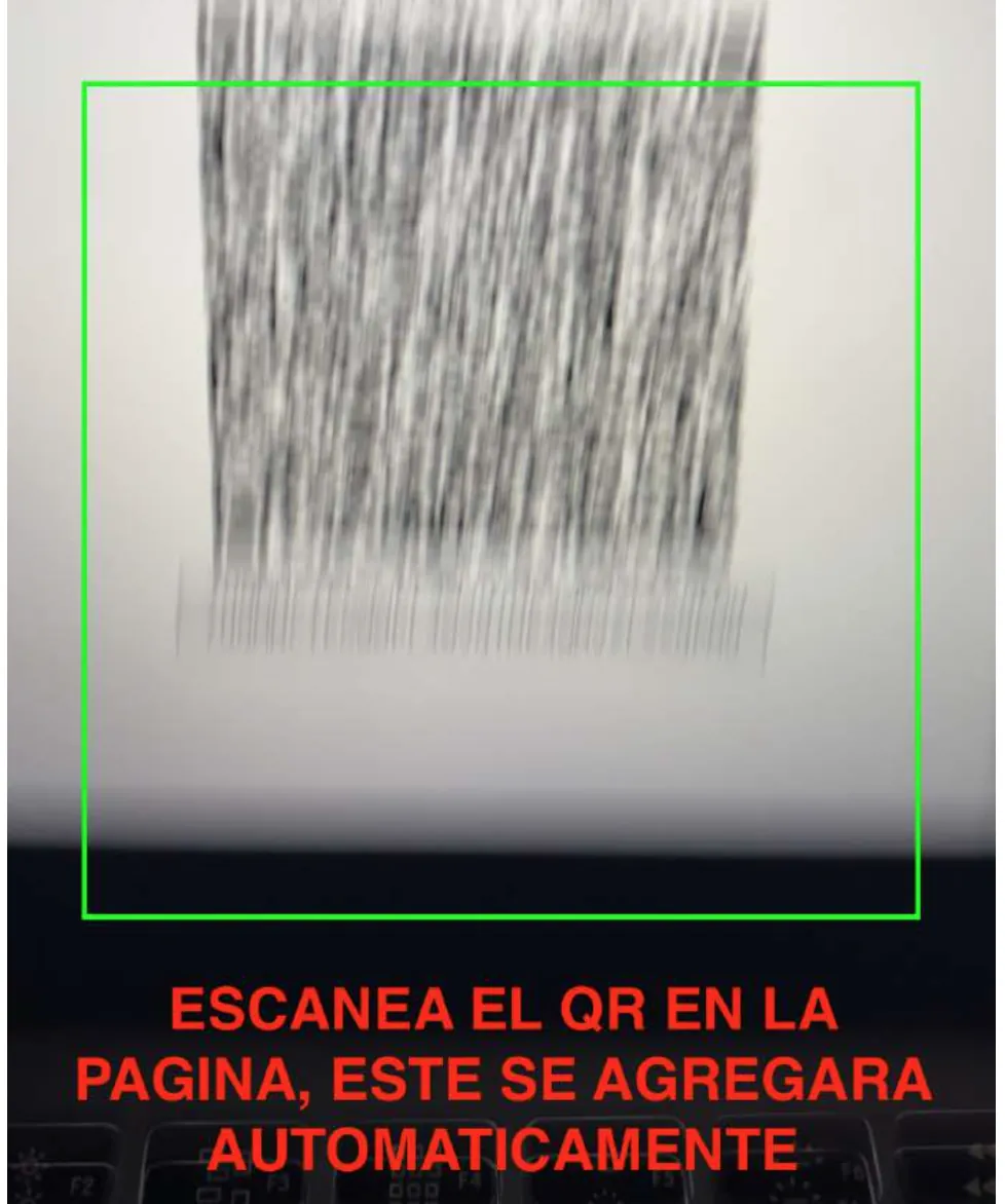Cámara del móvil enfocando el código QR de Wordfence