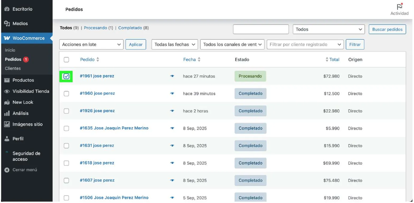 Pedido seleccionado con la casilla activada en el listado de WooCommerce